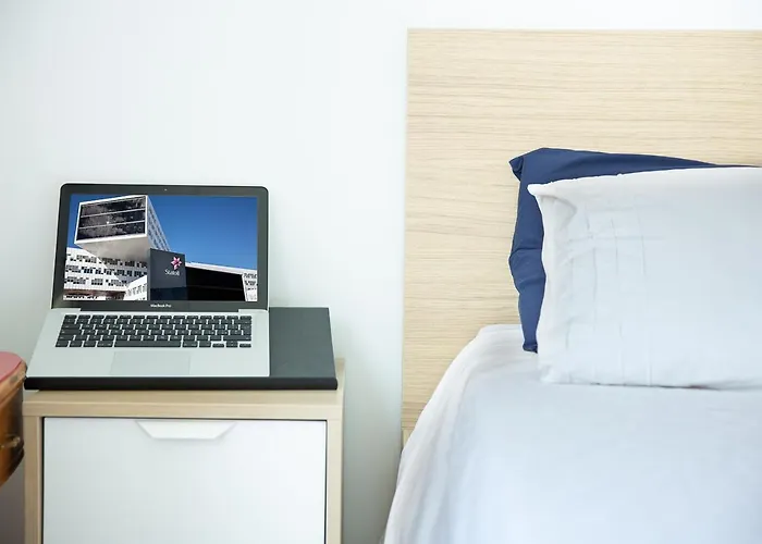 Room In Roma Isole